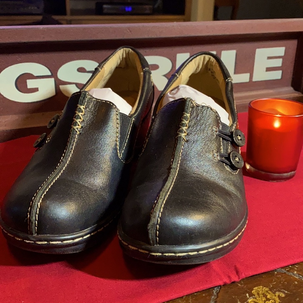 SOFFTSPOTS SLIP ON SHOES EUC